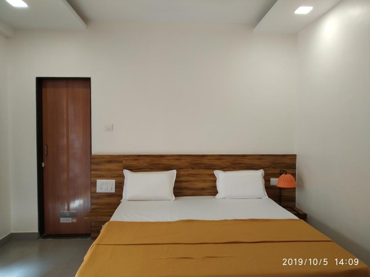 Lotus Hotel Nagaon Beach Alībāg Exteriér fotografie