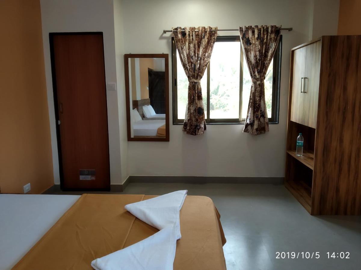 Lotus Hotel Nagaon Beach Alībāg Exteriér fotografie
