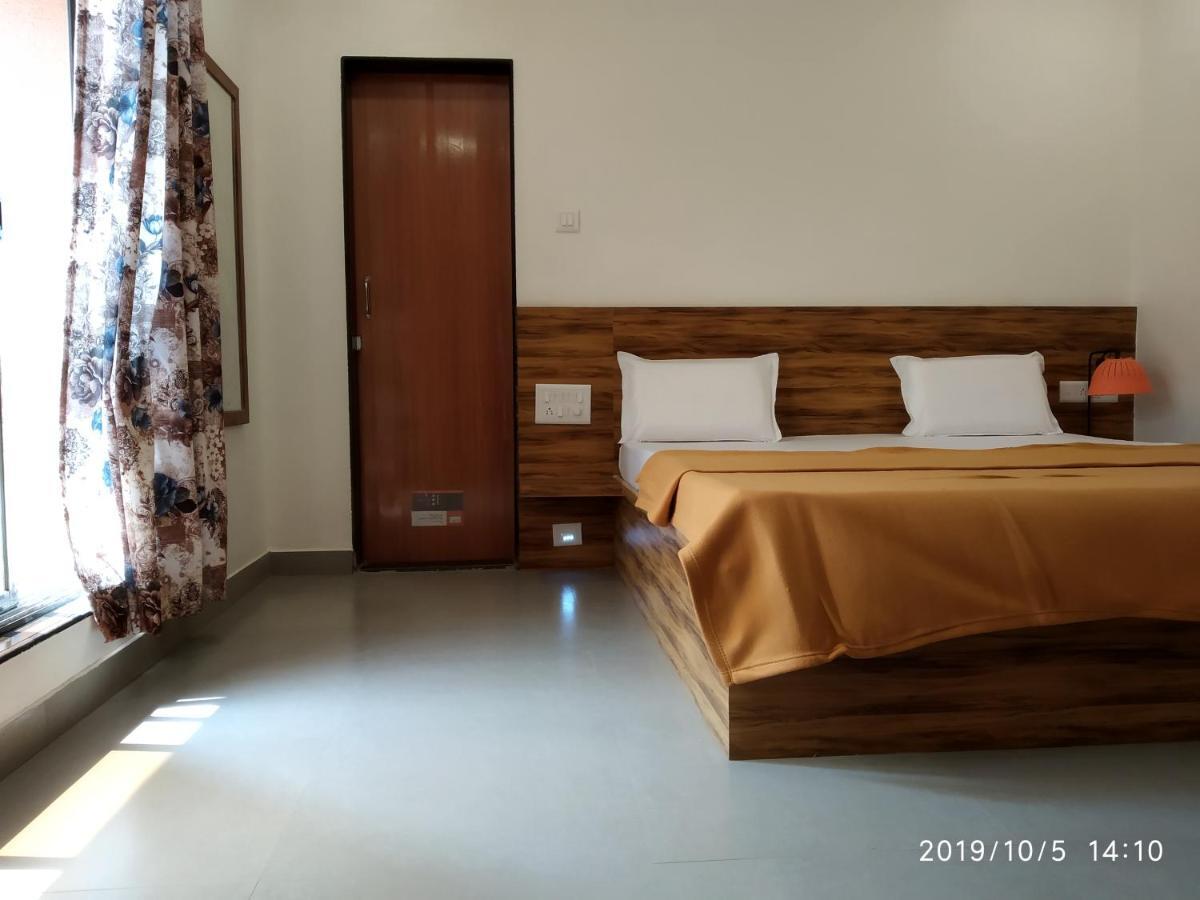 Lotus Hotel Nagaon Beach Alībāg Exteriér fotografie