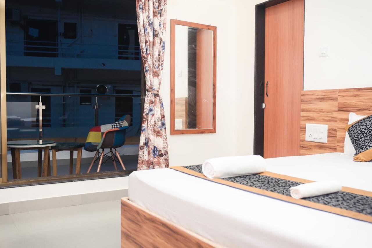 Lotus Hotel Nagaon Beach Alībāg Exteriér fotografie